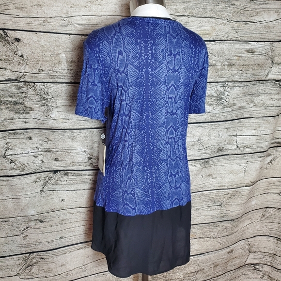 Women's Elie Tahari Blue Rayon Snake Print Tunic Blouse S.Pit to pit approx: 1 - Picture 3 of 6